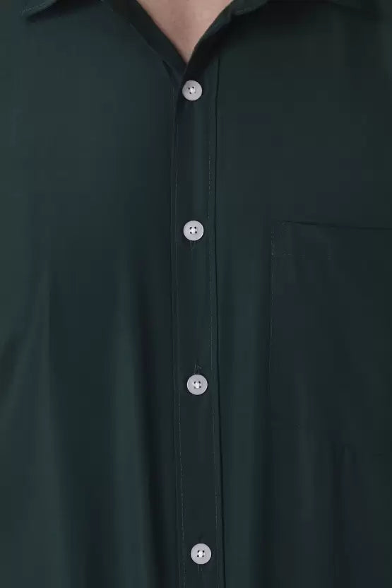 Men's Regular Fit Solid Spread Collar Casual Bottle Green Shirt