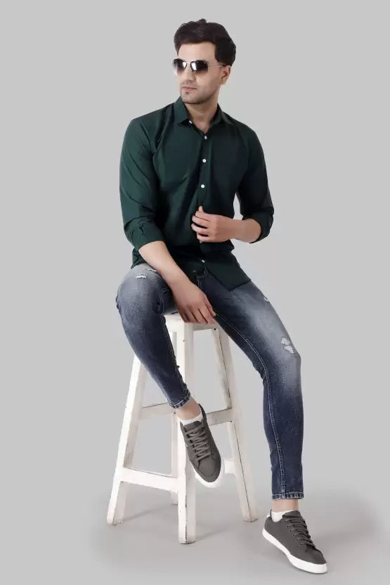 Men's Regular Fit Solid Spread Collar Casual Bottle Green Shirt