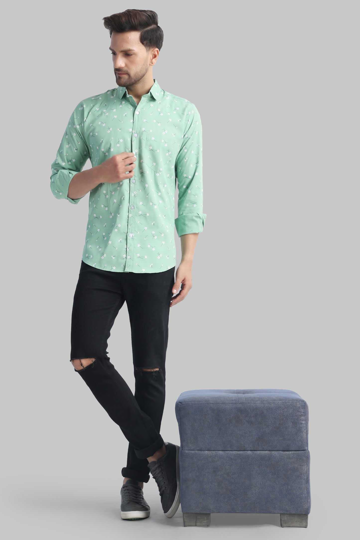 SUR-T Men Regular Fit Printed Spread Collar Casual Green Shirt
