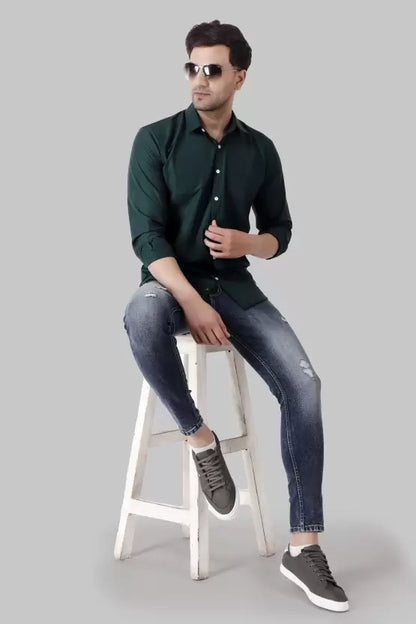 Men's Regular Fit Solid Spread Collar Casual Bottle Green Shirt